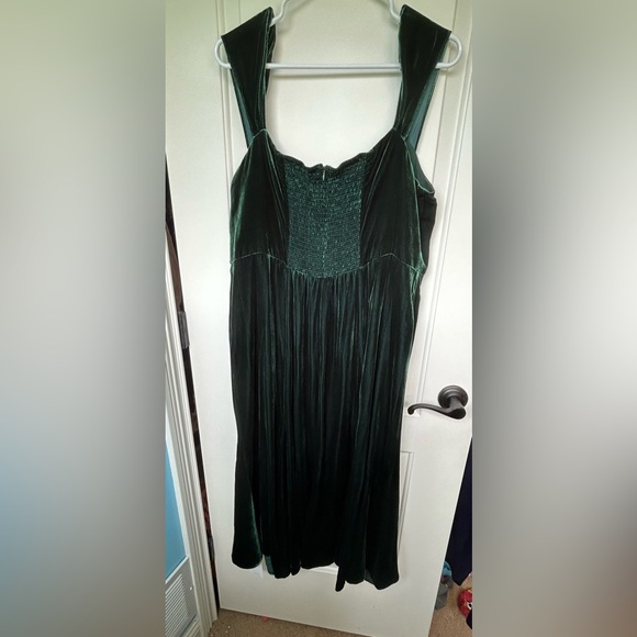 Reformation Emerald Velvet Midi Dress - Picture 3 of 5
